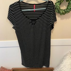 Ruby Ribbon Keyhole Tunic - Black/White Striped, Large